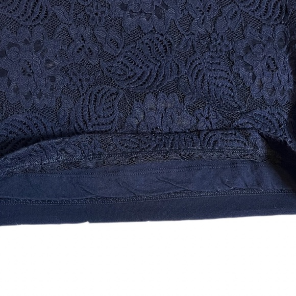 GAP Navy Blue Sleeveless Floral Lace Tank Top Inner Lining Women’s Sz Small - Picture 3 of 4